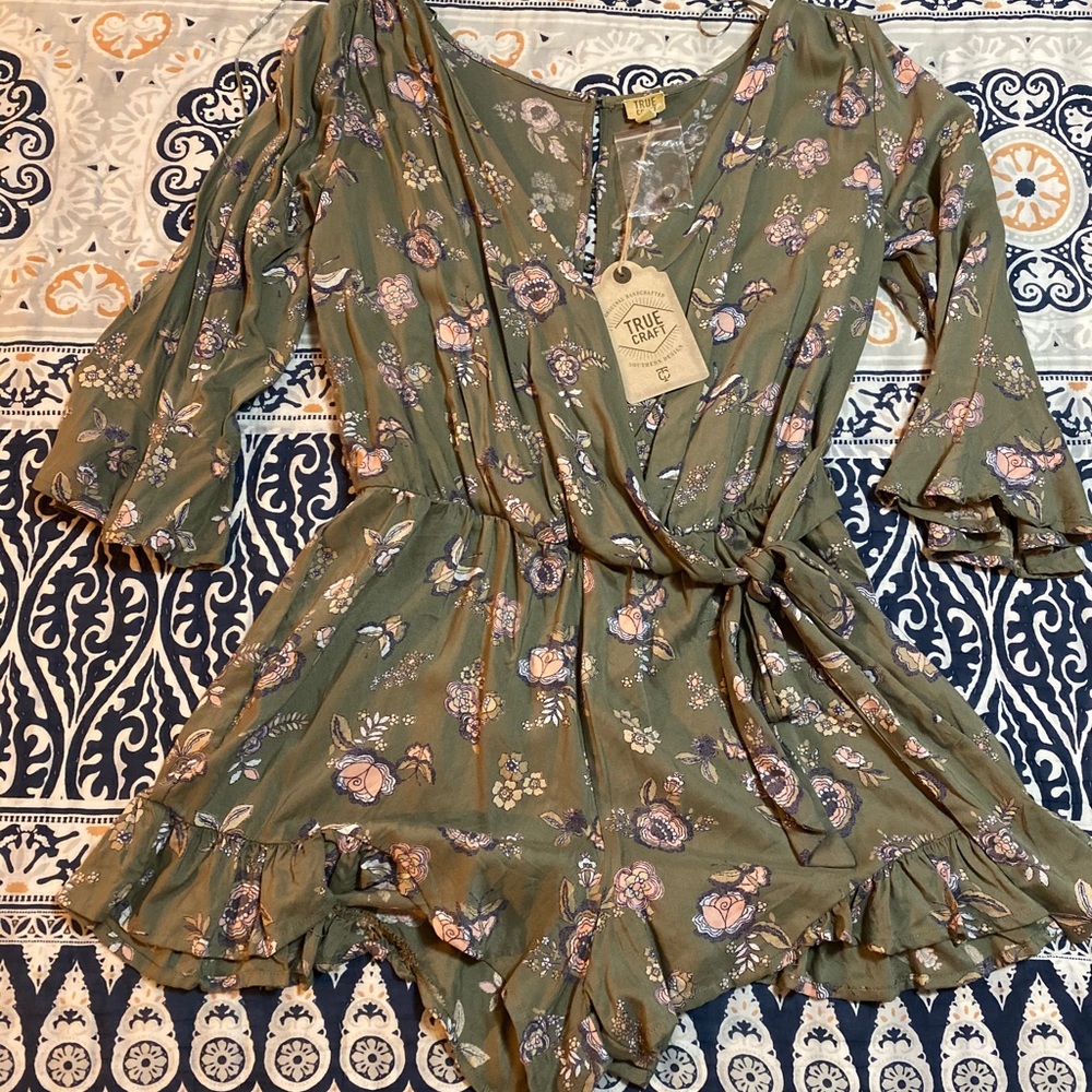 Short romper NWT